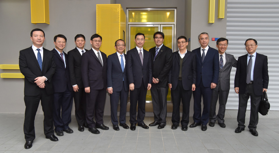 The Guangzhou Mayor, WEN Guo Hui (middle), and a delegation visited the NFF Lab on 22nd March 2017.