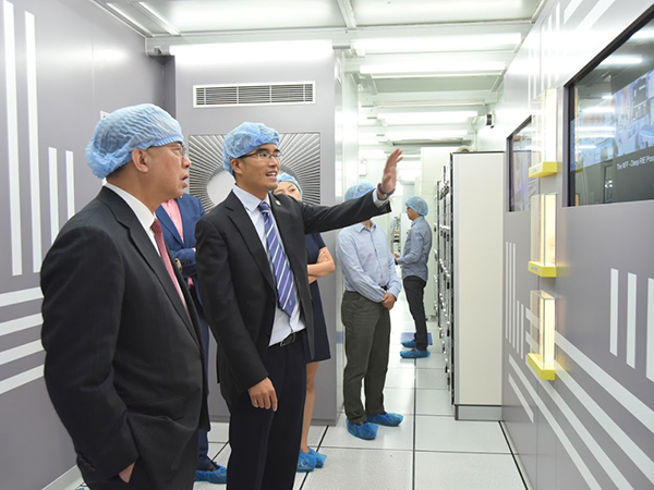 The visit of Mr. Nicholas YANG, Secretary for Innovation and Technology